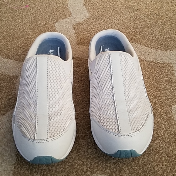 easy spirit eliesse walking shoes